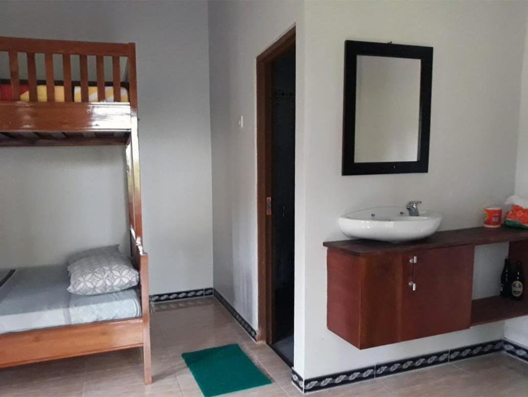 Red Island Bungalows Pasanggaran Δωμάτιο φωτογραφία
