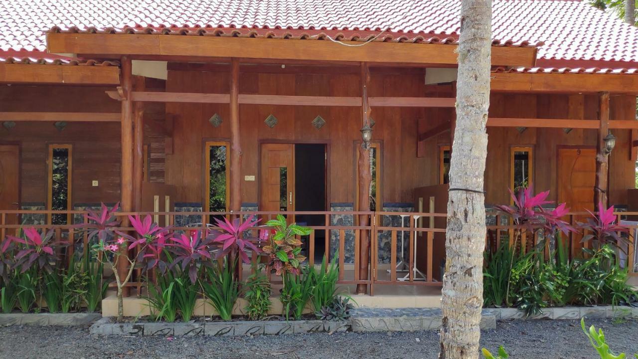 Red Island Bungalows Pasanggaran Εξωτερικό φωτογραφία